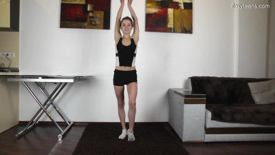 Agata gym film from Flexy Teens