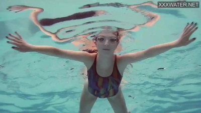 brunette action from Underwater Show