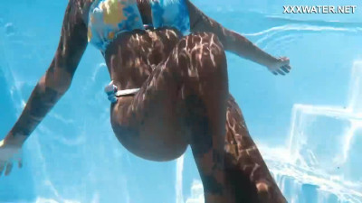 Yorgelis Carrillo latina bang from Underwater Show