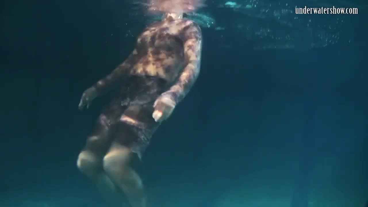 Watch solo female screw from Underwater Show on ePornThot.