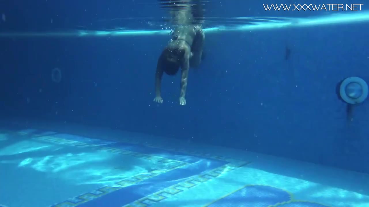 Watch Heidi Van Horny big ass action from Underwater Show on ePornThot.