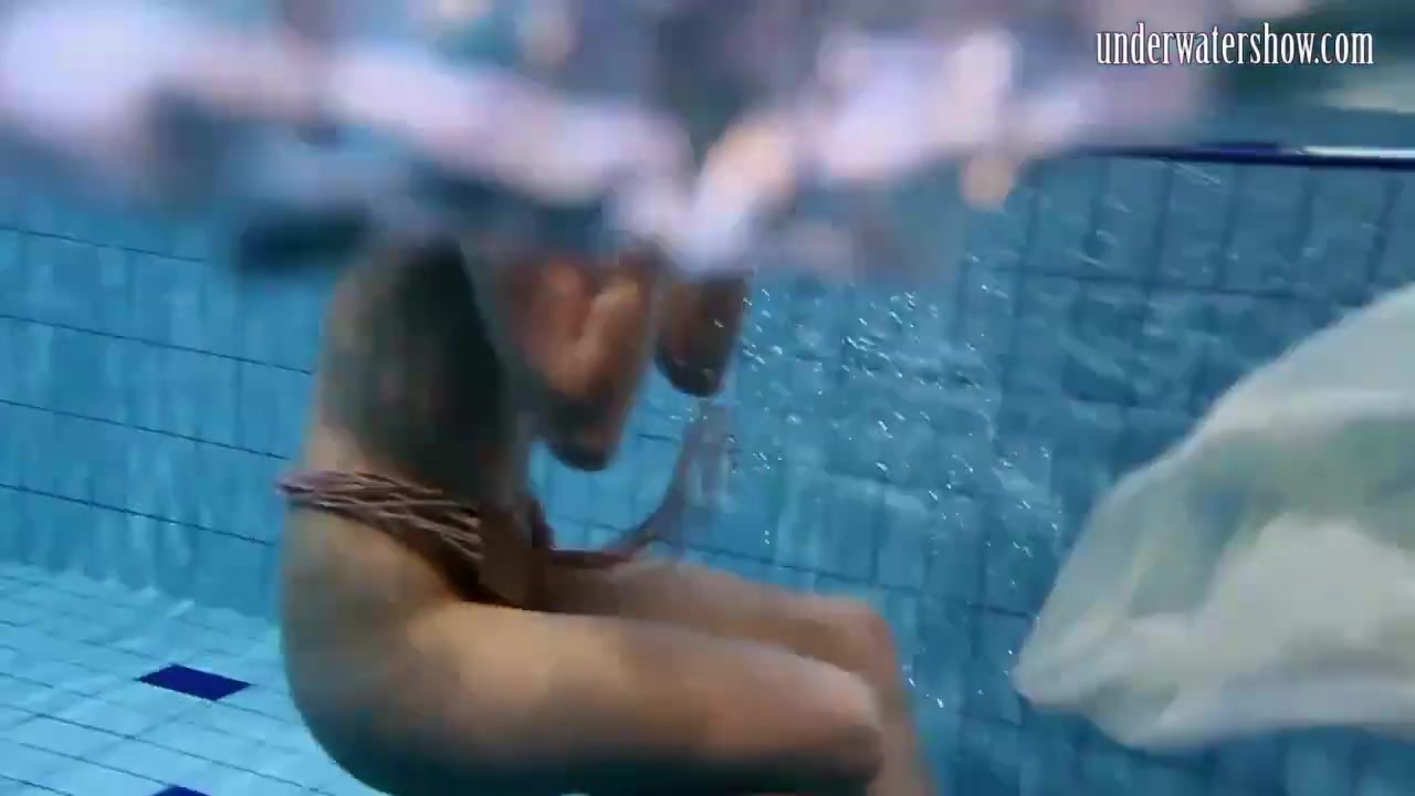 Watch solo female screw from Underwater Show on ePornThot.