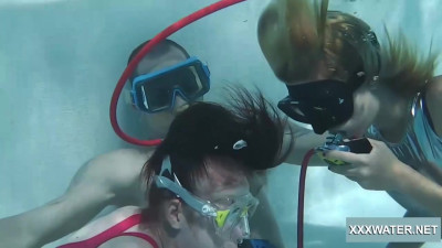 Minnie Manga handjob smut from Underwater Show