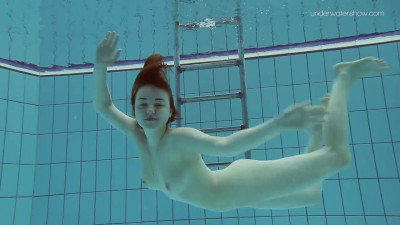 Lada brunette action from Underwater Show